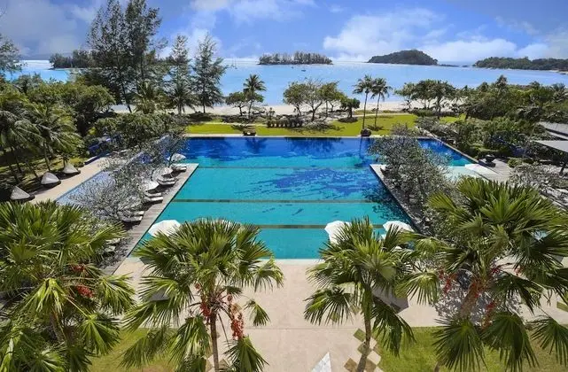 Grand Viceroy Sea View