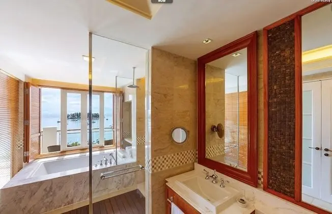 Grand Viceroy Sea View
