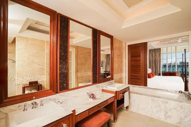 Viceroy Room, Sea View, King Bed