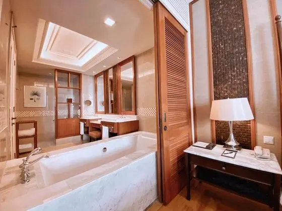 Viceroy Room, Sea View, King Bed