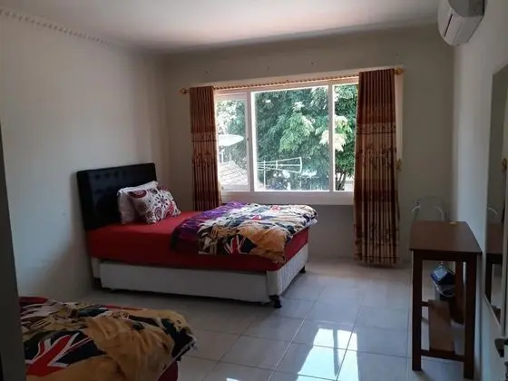 Tek Büyük Yataklı Oda, Ortak Banyo
