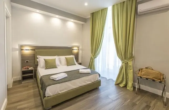 Superior Tek Büyük Yataklı Oda (with Extra Bed)