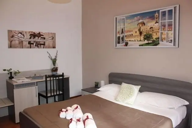 Classic Tek Büyük Yataklı Oda, Ortak Banyo, Şehir Manzaralı (Cattedrale)