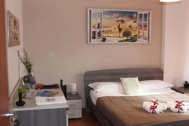 Classic Tek Büyük Yataklı Oda, Ortak Banyo, Şehir Manzaralı (Cattedrale)