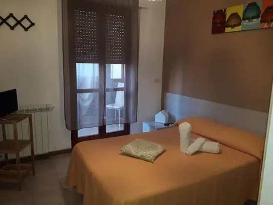 Standard Tek Büyük Yataklı Oda, Ortak Banyo, Şehir Manzaralı (Politeama)