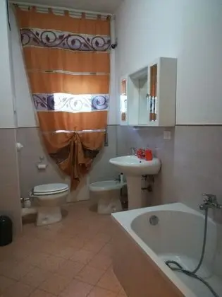 Standard Tek Büyük Yataklı Oda, Ortak Banyo, Şehir Manzaralı (Politeama)