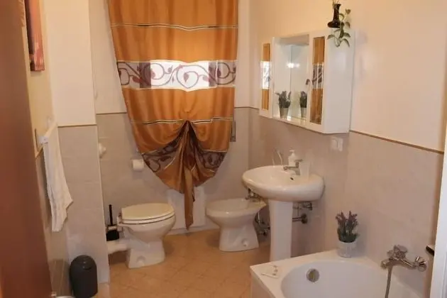 Standard Tek Büyük Yataklı Oda, Ortak Banyo, Şehir Manzaralı (Politeama)