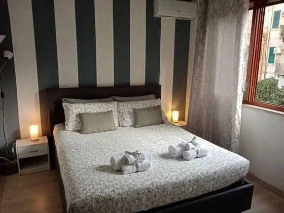 Standard Tek Büyük Yataklı Oda, Ortak Banyo, Şehir Manzaralı (Politeama)