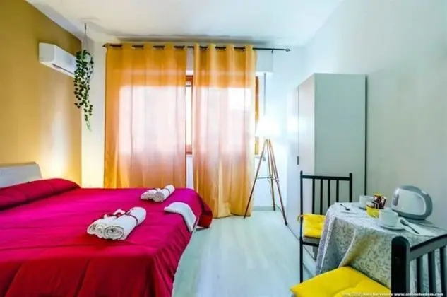 Standard Tek Büyük Yataklı Oda, Ortak Banyo, Şehir Manzaralı (Politeama)