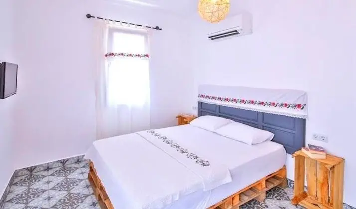 Standart Meydan Manzaralı Oda
