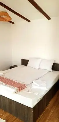 Traditional Tek Büyük Yataklı Oda