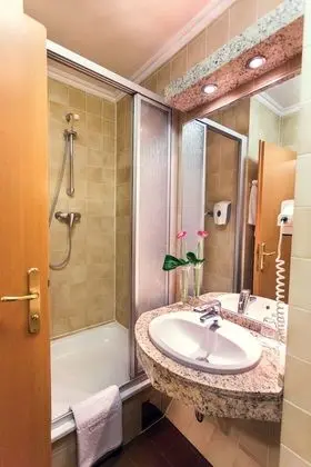 Standard Üç Kişilik Oda