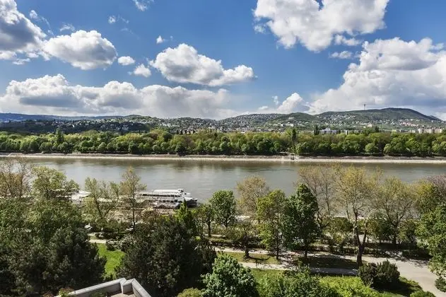 Premium Tek Büyük Yataklı Oda, Balkon, Nehir Manzaralı