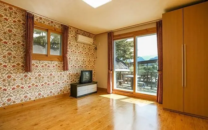 Oda (Japanese Umbrella-Pine)