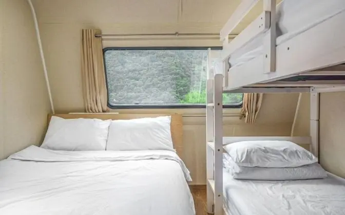 Oda (Caravan 900 Room 1)