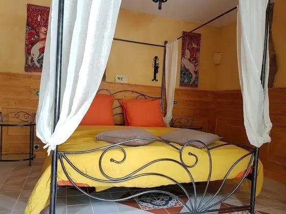 Basic Tek Büyük Yataklı Oda (Chambre Bohort)