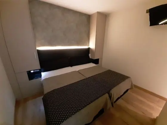 Exclusive Tek Büyük Yataklı Oda
