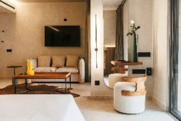 JUNIOR SUITE