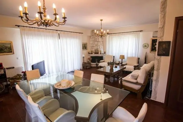 Villa (Daphne)