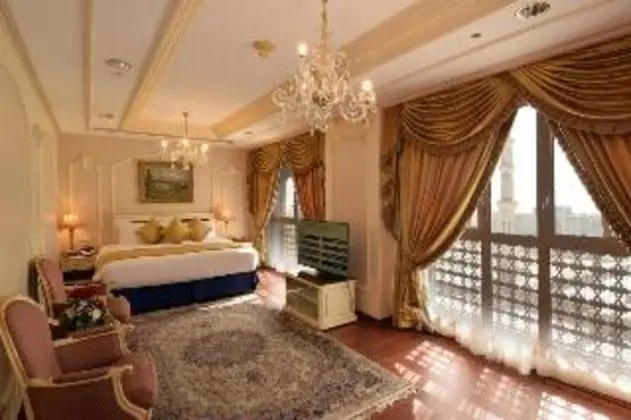 JUNIOR SUITE