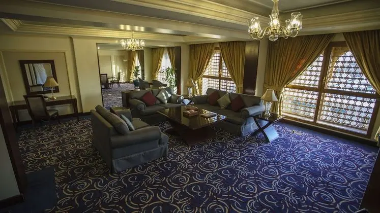 Presidential 3-Bedrooms Suite with Haram View