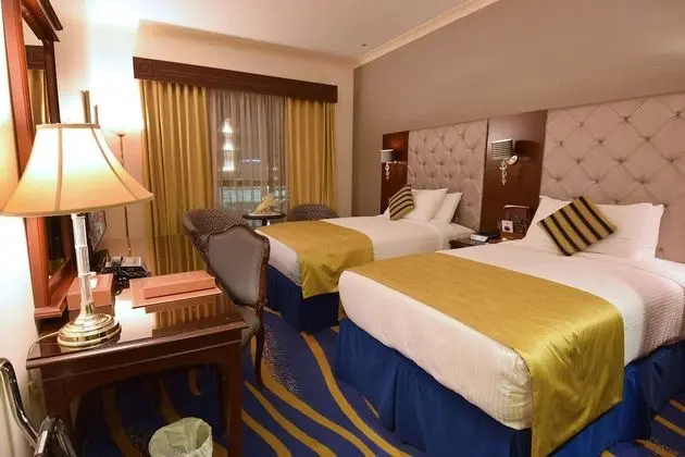 Presidential 3-Bedrooms Suite with Haram View