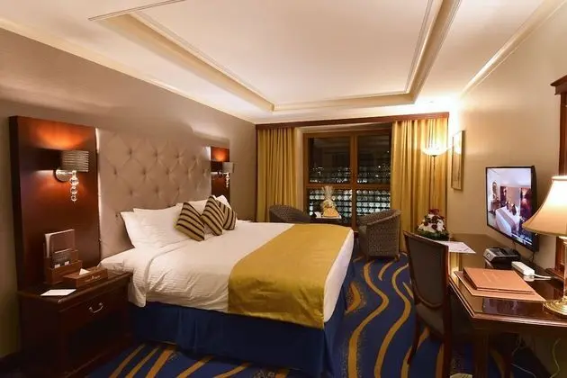 Presidential 3-Bedrooms Suite with Haram View