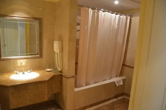 Presidential 3-Bedrooms Suite with Haram View