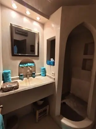 Tek Büyük Yataklı Oda, Özel Banyo (Écoute s'il pleut)