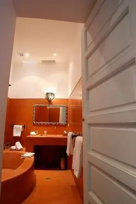 Junior Süit (El Cadi)