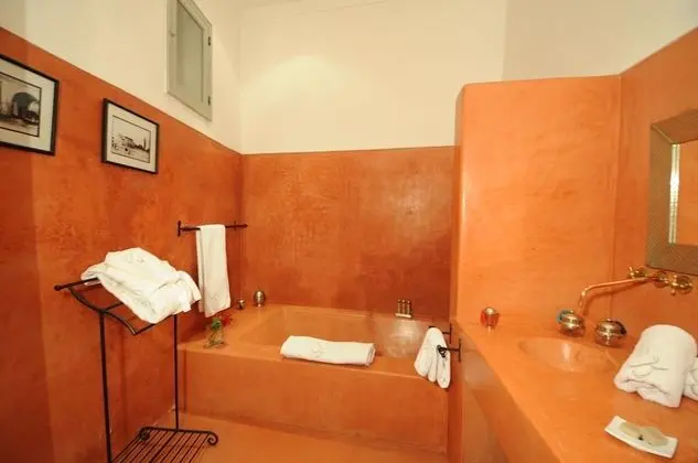 Junior Süit (El Cadi)