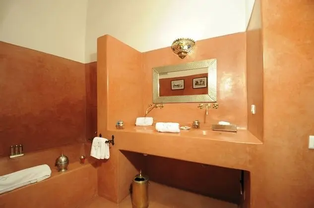 Junior Süit (El Cadi)