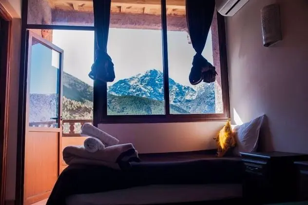 Tek Büyük veya İki Ayrı Yataklı Oda, Balkon, Dağ Manzaralı