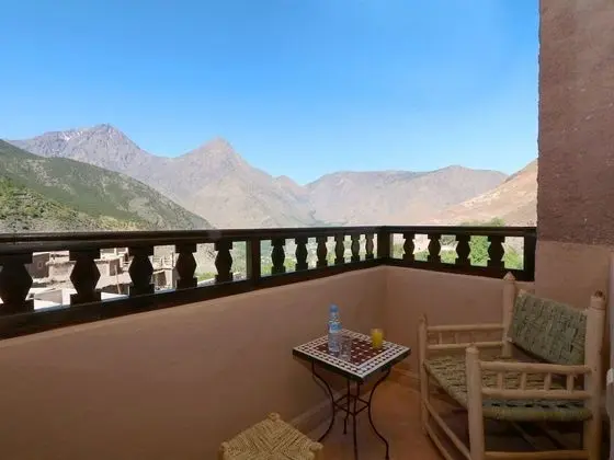 Tek Büyük veya İki Ayrı Yataklı Oda, Balkon, Dağ Manzaralı