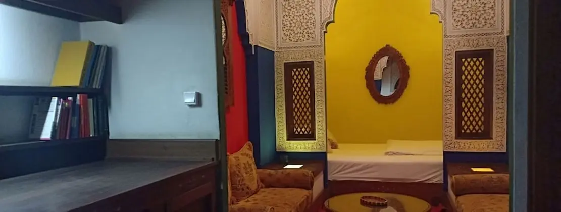 Traditional Tek Büyük Yataklı Oda