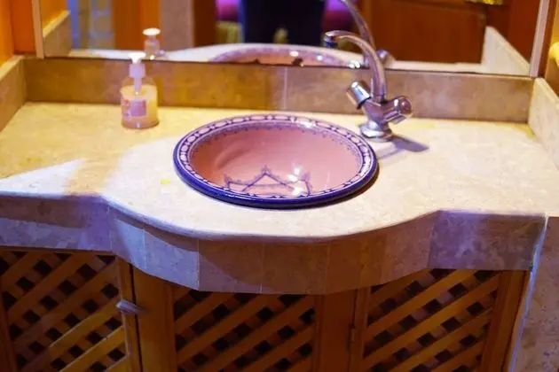 Superior Tek Büyük Yataklı Oda (Azizi)