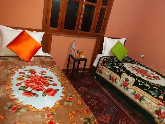 C3 : Chambre avec 2 lits une place et salle de bain commune