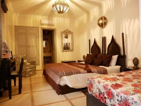 Superior Tek Büyük veya İki Ayrı Yataklı Oda, Avlu Manzaralı