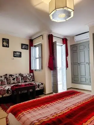 Üç Kişilik Oda, Avlu Manzaralı