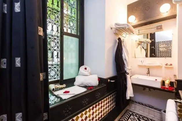 Standard Tek Büyük Yataklı Oda (7)