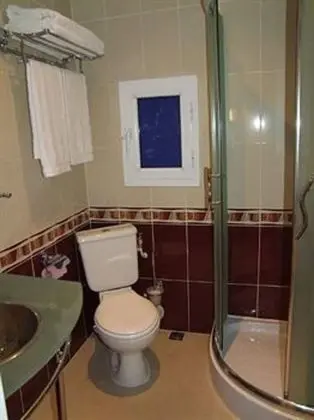 Üç Kişilik Oda