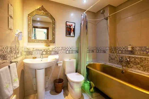 Standard Tek Büyük Yataklı Oda