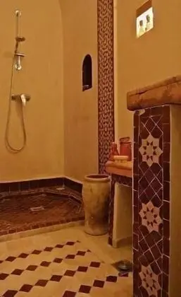 Tek Büyük veya İki Ayrı Yataklı Oda (Guissa)