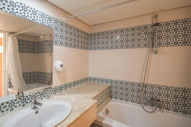 İki Ayrı Yataklı Oda, Bahçe Manzaralı