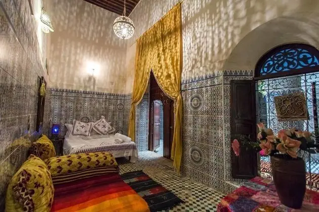 Traditional Tek Büyük Yataklı Oda