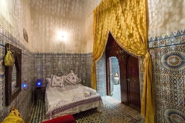 Traditional Tek Büyük Yataklı Oda