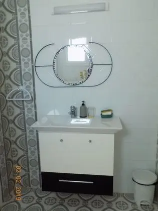 Traditional Tek Büyük veya İki Ayrı Yataklı Oda, Havuz Manzaralı