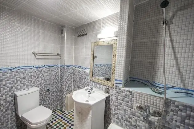 Deluxe Dört Kişilik Oda, Avlu Manzaralı