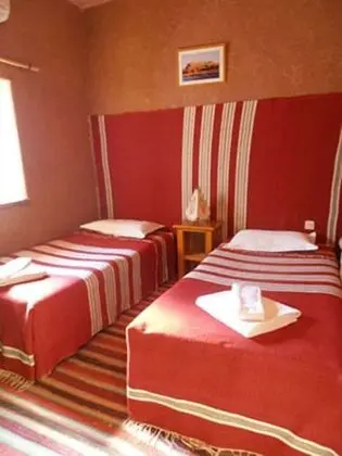 Tek Büyük veya İki Ayrı Yataklı Oda, Havuz Manzaralı