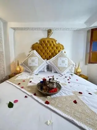 İki Ayrı Yataklı Oda, Ortak Banyo